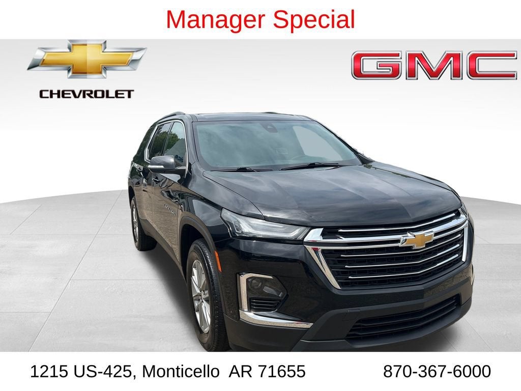 2023 Chevrolet Traverse LT Cloth in Mosaic Black Metallic — front three-quarter view